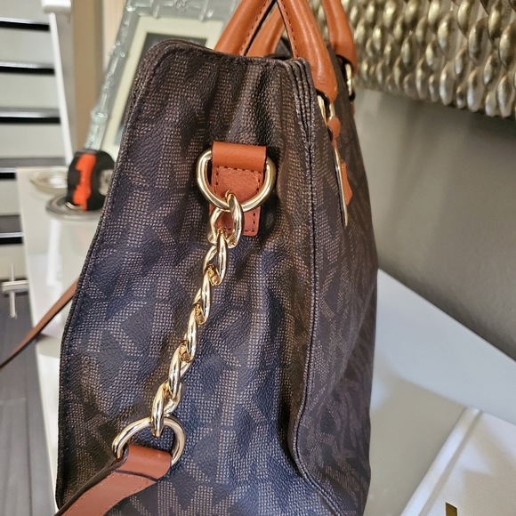 Michael Kors Signature Hamilton Tote Handbag - Picture 3 of 13